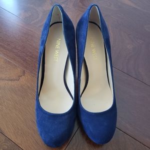 Brand NEW Nine West Blue Velvet Pumps
